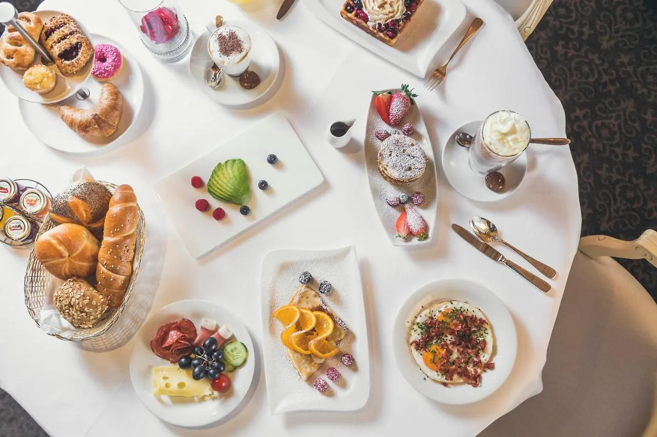 Schlosshotel Ischgl 5 5*,  Avusturya
